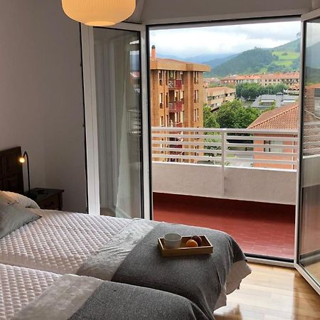 Appartamento Piso céntrico y tranquilo en Gernika Esterno foto