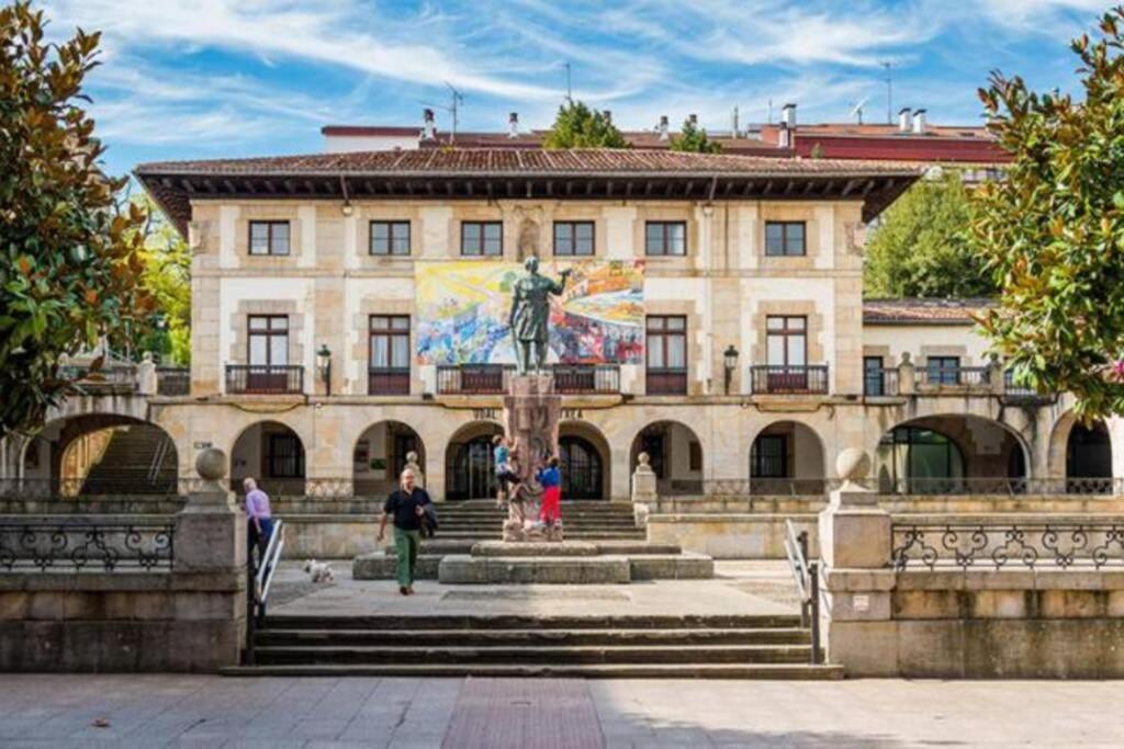 Appartamento Piso céntrico y tranquilo en Gernika Esterno foto